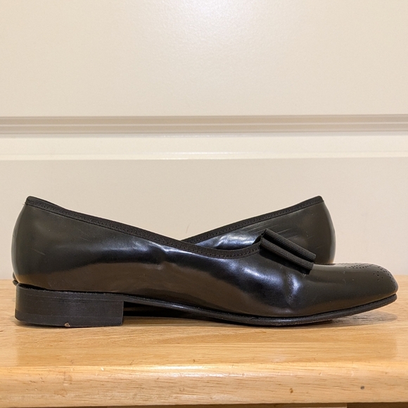 Bow-Tie 6 1/2 Men's Leather Loafers with Black Bows and Skull and Crossbones - Picture 8 of 16